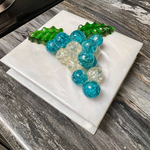 Lucite Grapes Matchbook - Picture 2 of 5